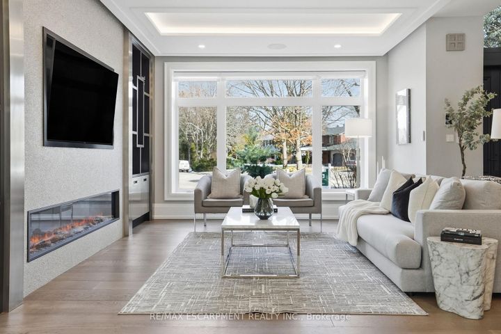 Photo 4 at 1489 Rogerswood Court, Lorne Park, Mississauga