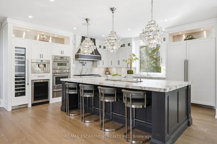 Photo 6 at 1489 Rogerswood Court, Lorne Park, Mississauga