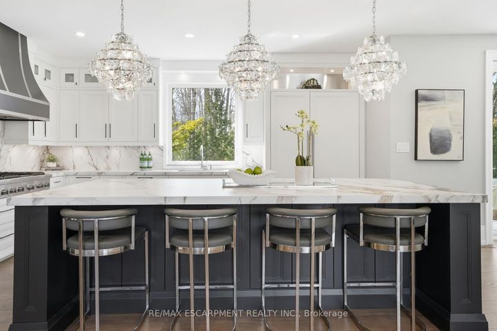 Photo 7 at 1489 Rogerswood Court, Lorne Park, Mississauga