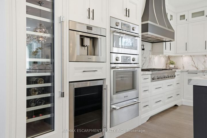 Photo 8 at 1489 Rogerswood Court, Lorne Park, Mississauga