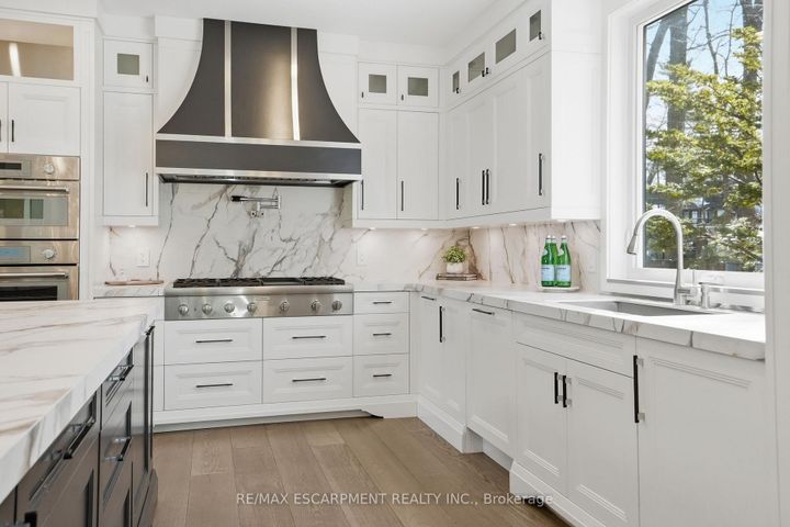 Photo 9 at 1489 Rogerswood Court, Lorne Park, Mississauga