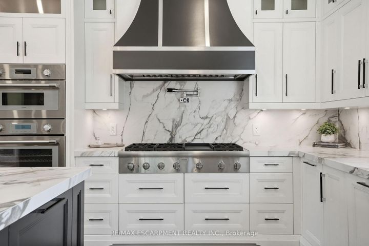 Photo 10 at 1489 Rogerswood Court, Lorne Park, Mississauga