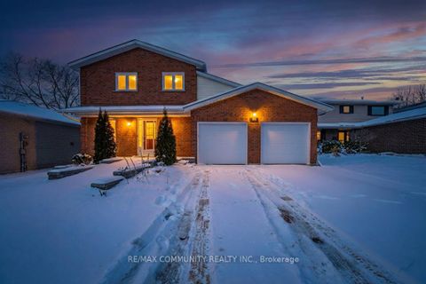 Photo 1 at 140 Orchard Heights Drive, Newcastle, Clarington