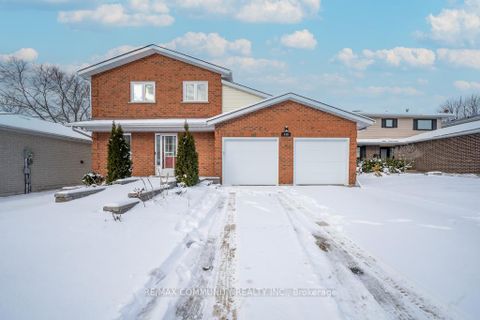 Photo 2 at 140 Orchard Heights Drive, Newcastle, Clarington