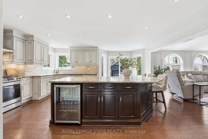 Photo 11 at 28 DEERVIEW Avenue, Ancaster, Hamilton