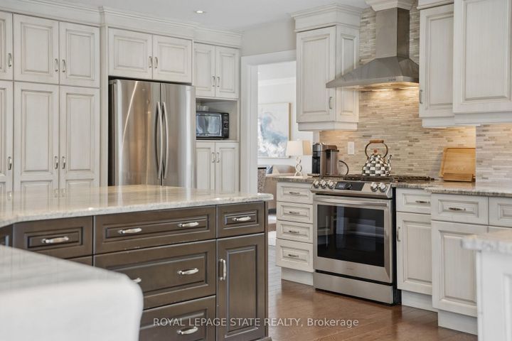 Photo 17 at 28 DEERVIEW Avenue, Ancaster, Hamilton