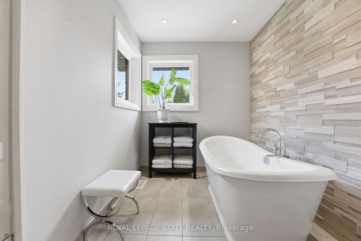 Photo 31 at 28 DEERVIEW Avenue, Ancaster, Hamilton