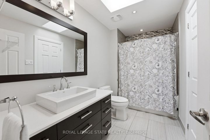 Photo 35 at 28 DEERVIEW Avenue, Ancaster, Hamilton