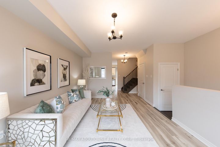 Photo 8 at 15 Barley Lane, Meadowlands, Hamilton