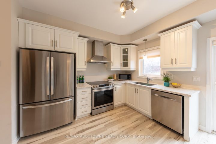 Photo 9 at 15 Barley Lane, Meadowlands, Hamilton