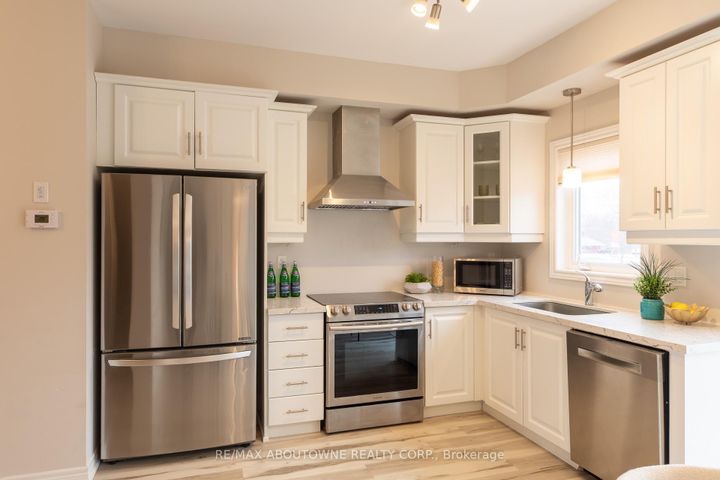 Photo 10 at 15 Barley Lane, Meadowlands, Hamilton