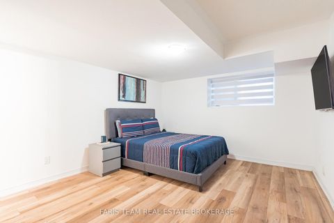 Photo 18 at 39 Appletree Lane, Shore, Barrie