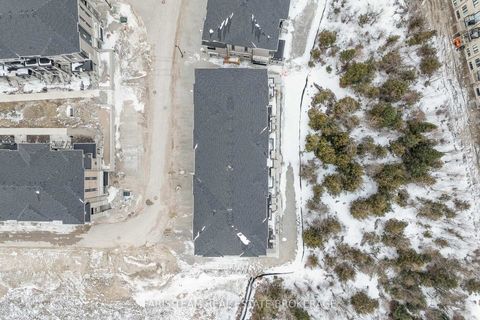 Photo 32 at 39 Appletree Lane, Shore, Barrie