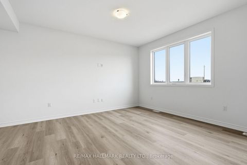 Photo 10 at 42 Vinewood Crescent, Rural Barrie Southeast, Barrie