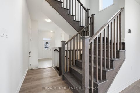 Photo 13 at 42 Vinewood Crescent, Rural Barrie Southeast, Barrie