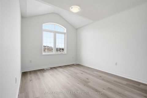 Photo 15 at 42 Vinewood Crescent, Rural Barrie Southeast, Barrie