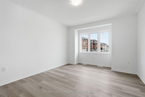 Photo 17 at 42 Vinewood Crescent, Rural Barrie Southeast, Barrie