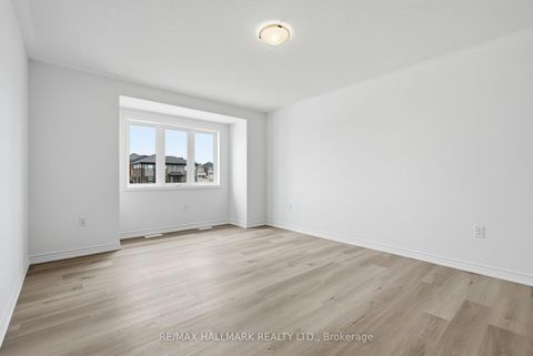 Photo 24 at 42 Vinewood Crescent, Rural Barrie Southeast, Barrie