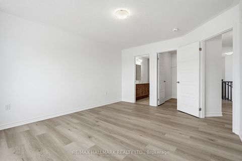 Photo 25 at 42 Vinewood Crescent, Rural Barrie Southeast, Barrie