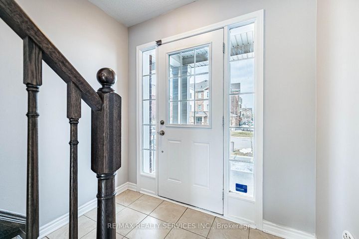 Photo 4 at 44 Bannister Crescent, Northwest Brampton, Brampton