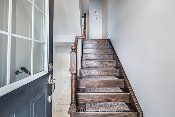 Photo 5 at 44 Bannister Crescent, Northwest Brampton, Brampton