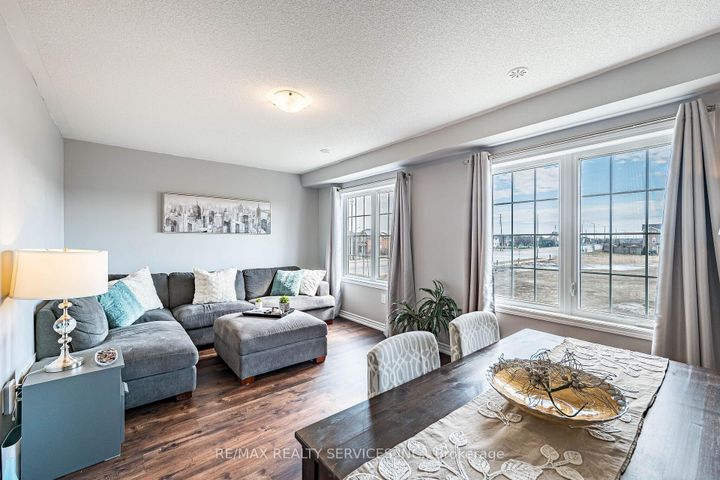 Photo 6 at 44 Bannister Crescent, Northwest Brampton, Brampton