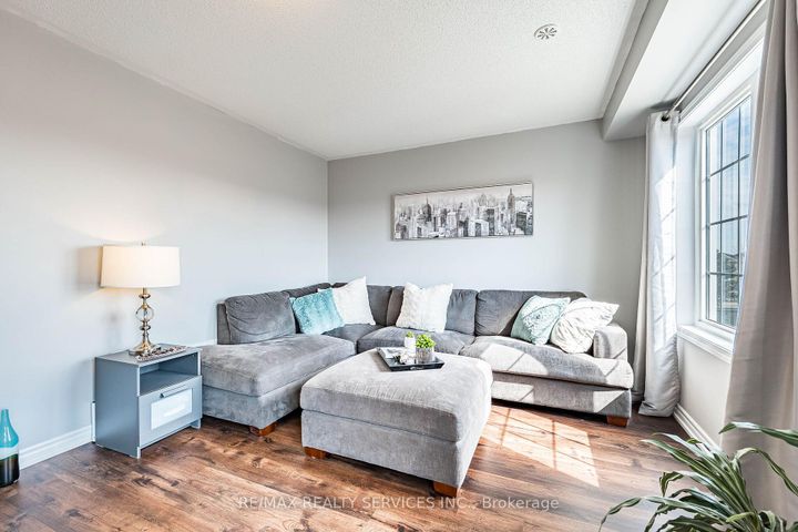 Photo 8 at 44 Bannister Crescent, Northwest Brampton, Brampton