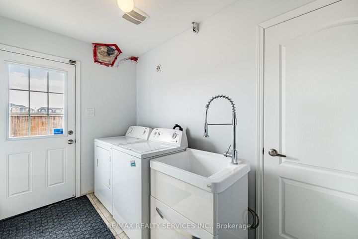 Photo 33 at 44 Bannister Crescent, Northwest Brampton, Brampton