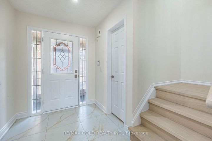 Photo 5 at 110 Sandyshores Drive, Wellington, Brampton