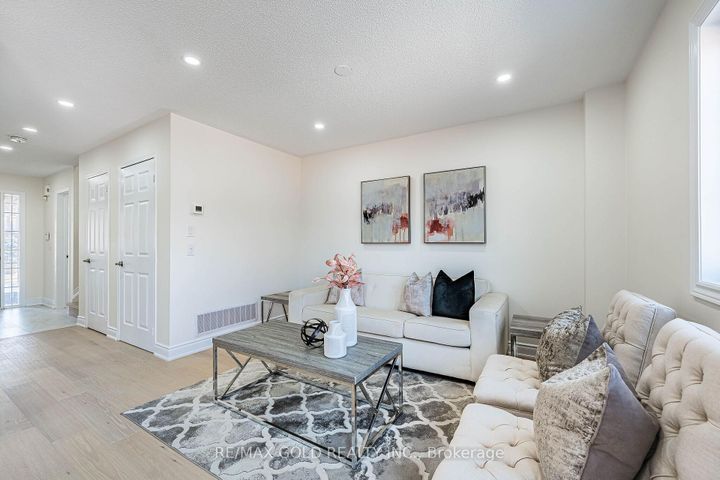 Photo 10 at 110 Sandyshores Drive, Wellington, Brampton