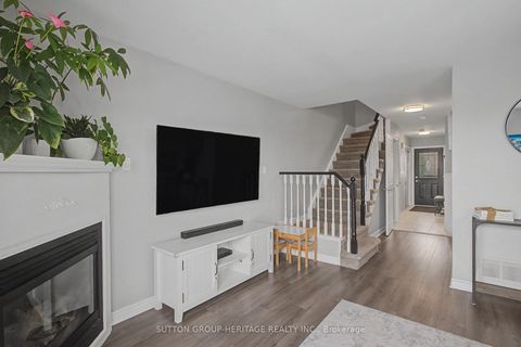 Photo 2 at 77 Lancaster Court, Keswick South, Georgina