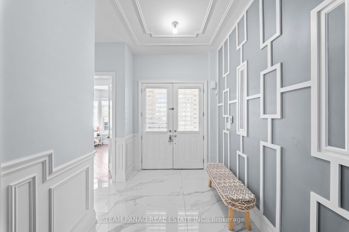 Photo 7 at 25 Trail Rider Drive, Toronto Gore Rural Estate, Brampton