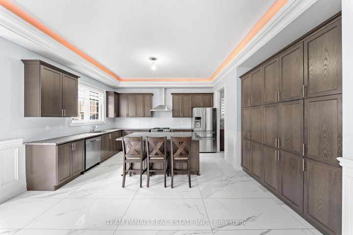 Photo 13 at 25 Trail Rider Drive, Toronto Gore Rural Estate, Brampton