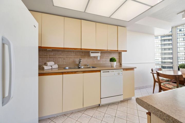 Photo 19 at 1012 - 26 Hanover Road, Queen Street Corridor, Brampton