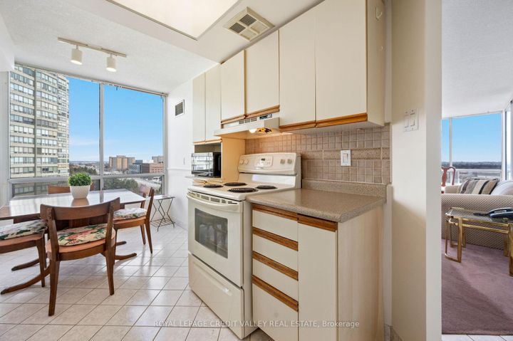 Photo 20 at 1012 - 26 Hanover Road, Queen Street Corridor, Brampton