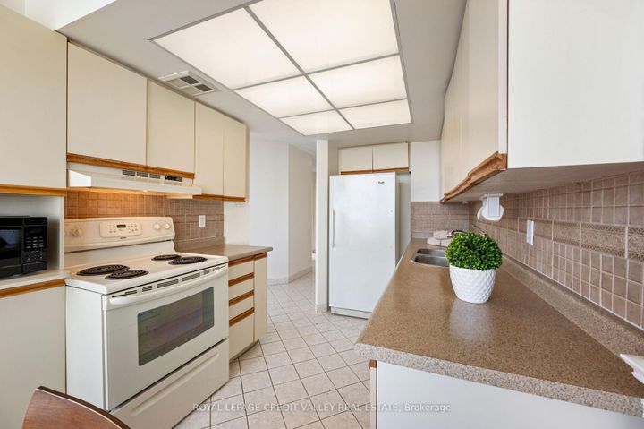 Photo 21 at 1012 - 26 Hanover Road, Queen Street Corridor, Brampton