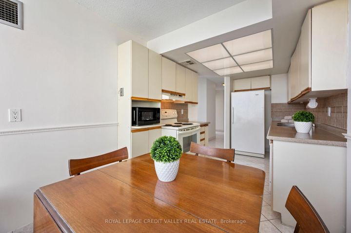 Photo 24 at 1012 - 26 Hanover Road, Queen Street Corridor, Brampton