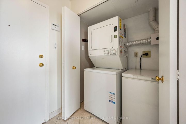 Photo 45 at 1012 - 26 Hanover Road, Queen Street Corridor, Brampton