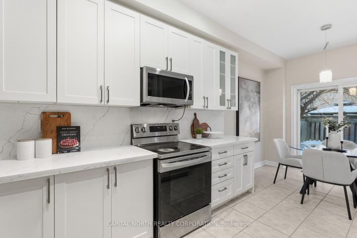 Photo 12 at 74 Bullrush Drive, Vellore Village, Vaughan
