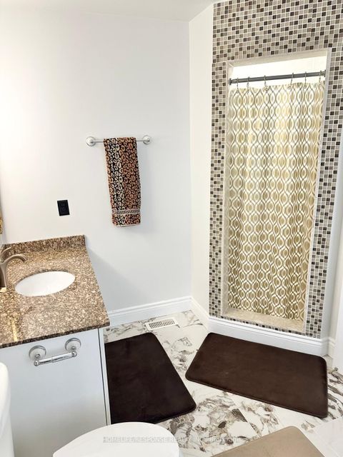 Photo 15 at 9 Aubergine Street, Oak Ridges Lake Wilcox, Richmond Hill