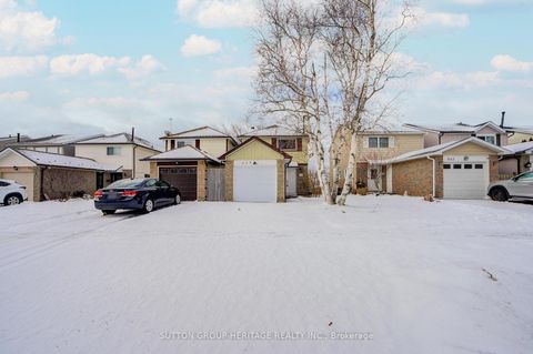 Photo 1 at 639 Down Crescent, Donevan, Oshawa