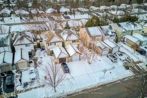 Photo 4 at 639 Down Crescent, Donevan, Oshawa