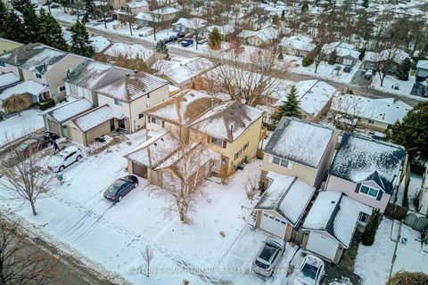 Photo 5 at 639 Down Crescent, Donevan, Oshawa