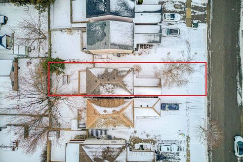 Photo 7 at 639 Down Crescent, Donevan, Oshawa