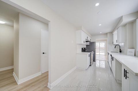 Photo 9 at 639 Down Crescent, Donevan, Oshawa