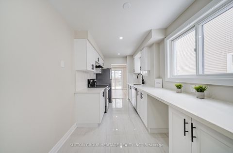 Photo 10 at 639 Down Crescent, Donevan, Oshawa