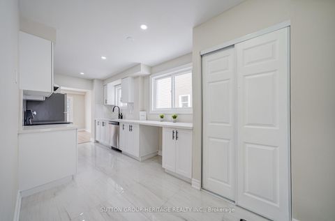 Photo 11 at 639 Down Crescent, Donevan, Oshawa