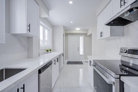 Photo 13 at 639 Down Crescent, Donevan, Oshawa