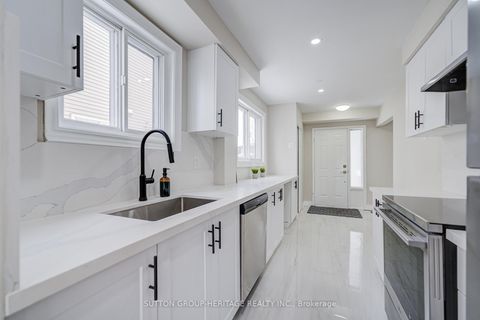 Photo 14 at 639 Down Crescent, Donevan, Oshawa