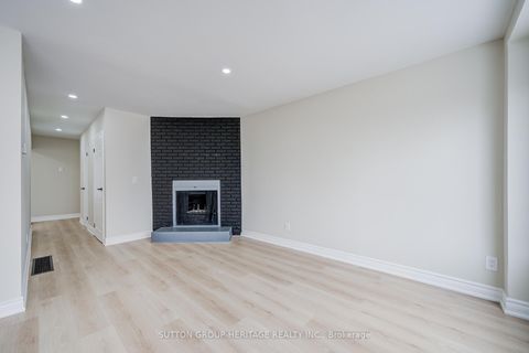 Photo 17 at 639 Down Crescent, Donevan, Oshawa